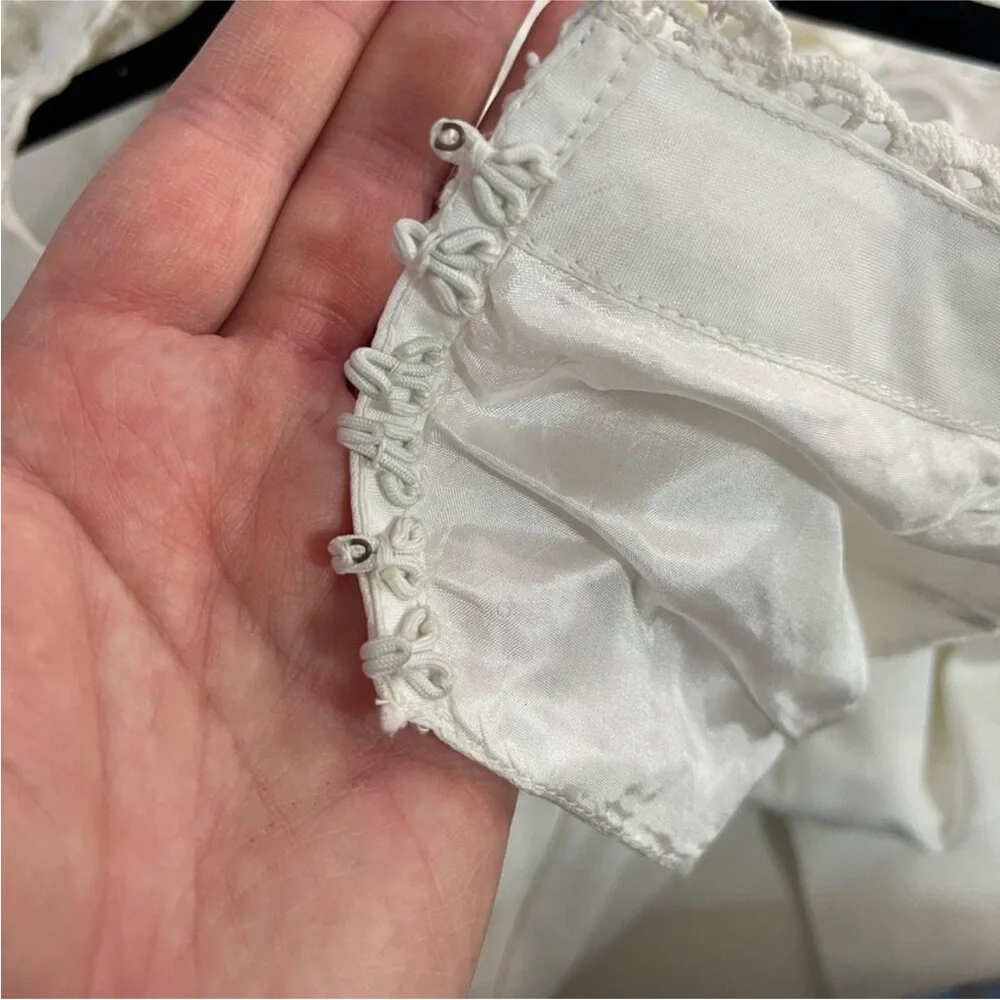 LoveShackFancy Anjanue Bow Detail Cutout
True White Mini Dress size 4 - Picture 4 of 5